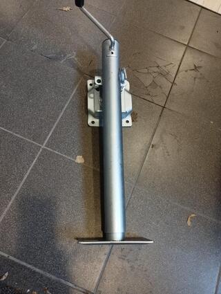 4x ( LOCATIE HEERENVEEN ) Uitdraaibare stel/stutpoten voor bv. Aanhang